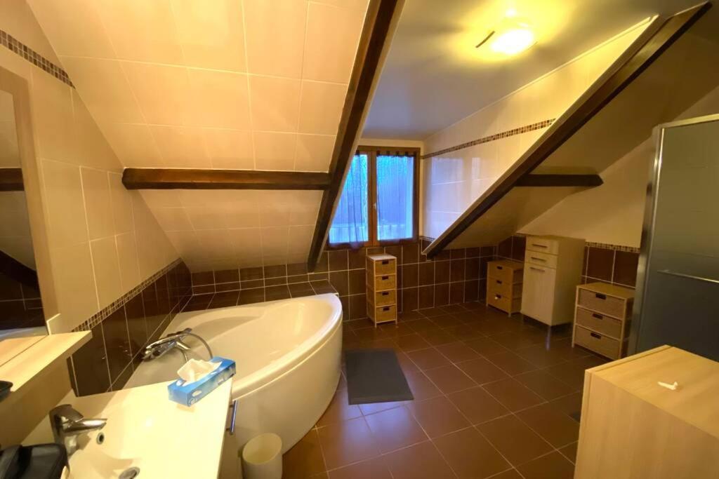 La Clairiere, Villa 30 Pers, Proche Disney/Paris Tournan-en-Brie Exteriör bild